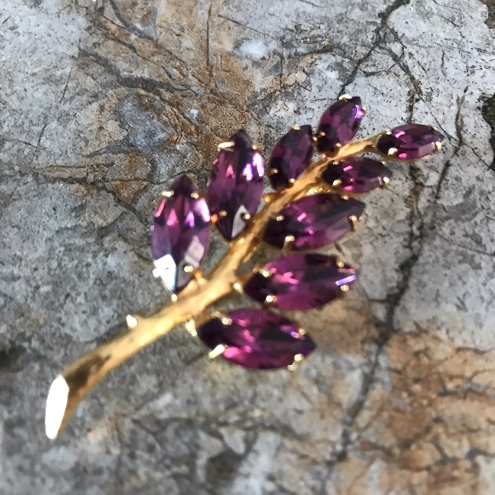 Beautiful Brooch - Picture 5 of 5